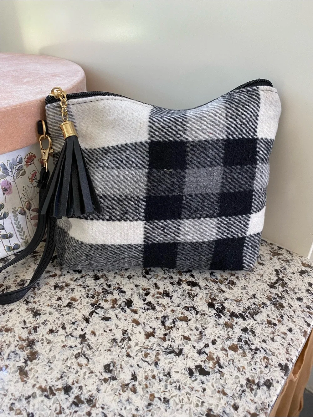 LIB NEW YORK B&W Buffalo Plaid Wristlet Clutch